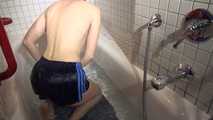 watch Sonja taking a bath enjoying her nylon Shorts 9
